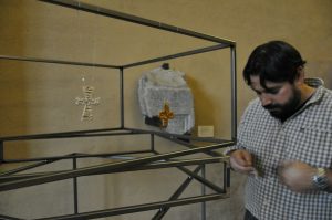 Il supporto che ospiterà le croci longobarde per la mostra